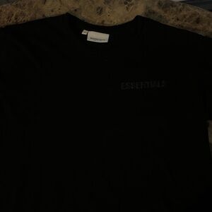 Essentials fear of god black t-shirt